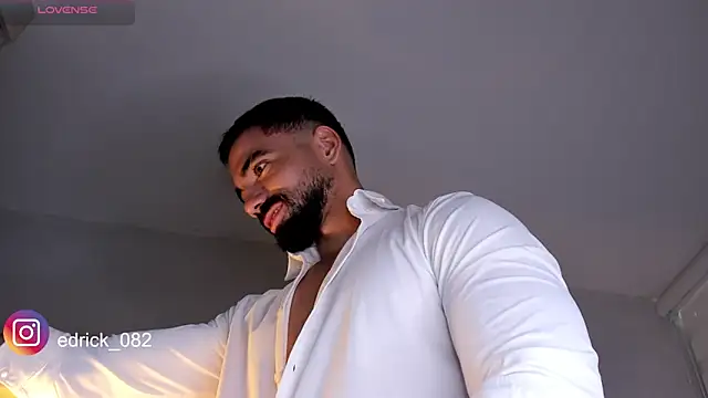 Snapshot of edrick_walton1 chatting on 01.12.25 edrick walton1 online show from 01.12.25
