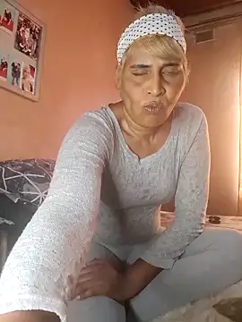 Goodgirlsue 77 online show from 10.29.25