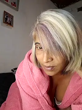 Snapshot of Goodgirlsue_77 chatting on 04.23.26 Goodgirlsue 77 online show from 04.23.26