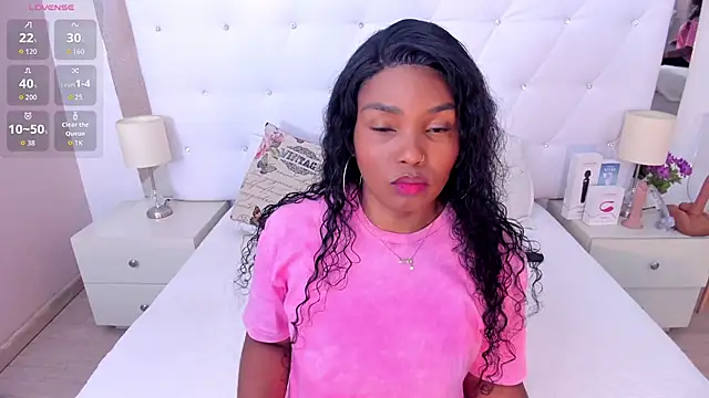 Isla Scott online show from 10.07.25