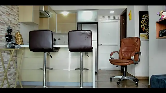 Snapshot of Dominiofit chatting on 02.26.25 Dominiofit online show from 02.26.25