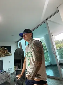 Snapshot of Dominiofit chatting on 02.25.26 Dominiofit online show from 02.25.26