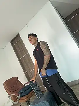 Snapshot of Dominiofit chatting on 02.28.26 Dominiofit online show from 02.28.26