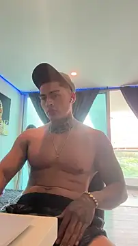 Snapshot of Dominiofit chatting on 03.25.26 Dominiofit online show from 03.25.26