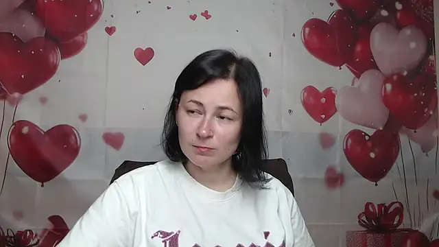 Snapshot of MarieSho chatting on 04.19.26 MarieSho online show from 04.19.26