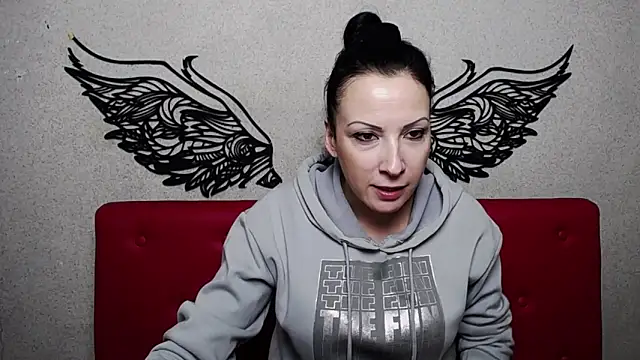 Snapshot of ElizabethSho chatting on 01.20.25 ElizabethSho online show from 01.20.25