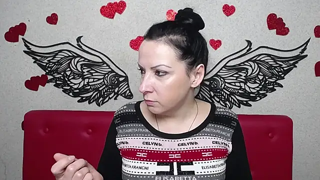 Snapshot of ElizabethSho chatting on 03.06.25 ElizabethSho online show from 03.06.25