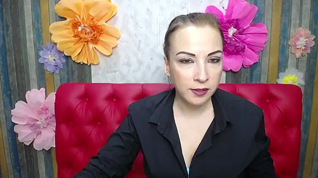 Snapshot of ElizabethSho chatting on 03.25.26 ElizabethSho online show from 03.25.26