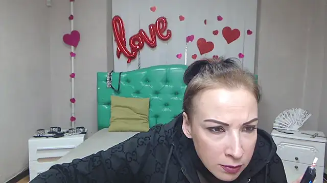 Snapshot of ElizabethSho chatting on 03.27.26 ElizabethSho online show from 03.27.26