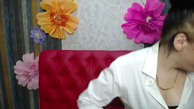 Snapshot of ElizabethSho chatting on 04.01.26 ElizabethSho online show from 04.01.26