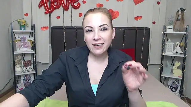 Snapshot of ElizabethSho chatting on 04.06.26 ElizabethSho online show from 04.06.26