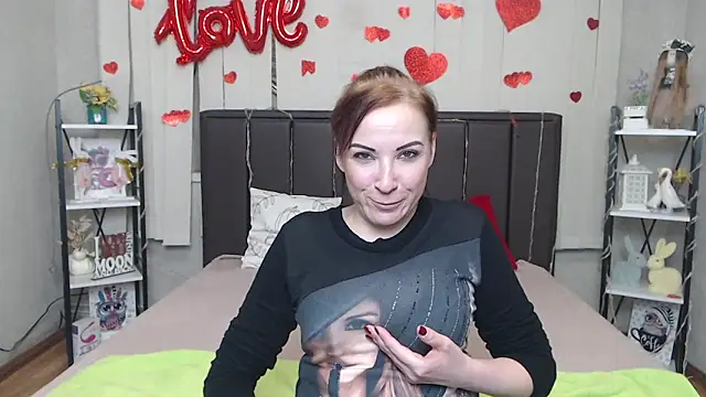 Snapshot of ElizabethSho chatting on 04.07.26 ElizabethSho online show from 04.07.26