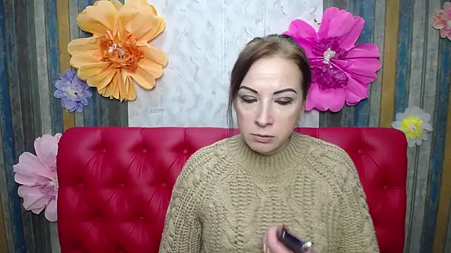 Snapshot of ElizabethSho chatting on 04.09.26 ElizabethSho online show from 04.09.26