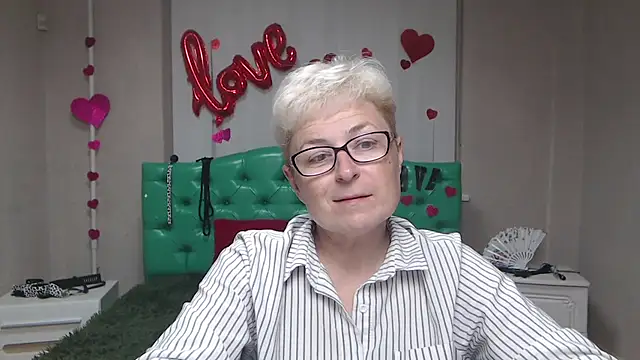 Snapshot of EmiliaGree chatting on 09.10.25 EmiliaGree online show from 09.10.25