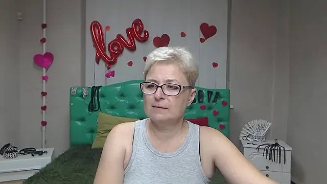Snapshot of EmiliaGree chatting on 09.23.25 EmiliaGree online show from 09.23.25
