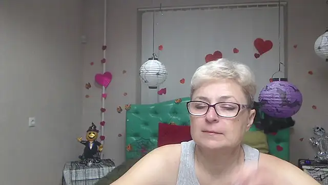 Snapshot of EmiliaGree chatting on 11.12.25 EmiliaGree online show from 11.12.25