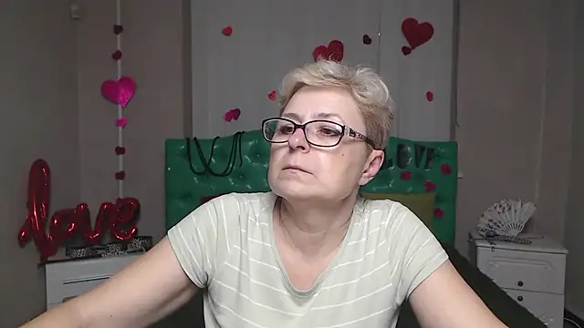 Snapshot of EmiliaGree chatting on 12.01.25 EmiliaGree online show from 12.01.25