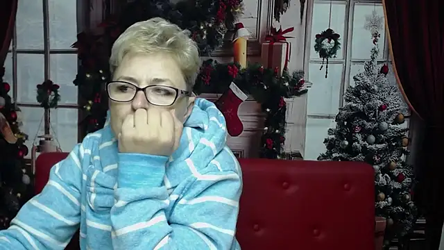 Snapshot of EmiliaGree chatting on 12.17.25 EmiliaGree online show from 12.17.25