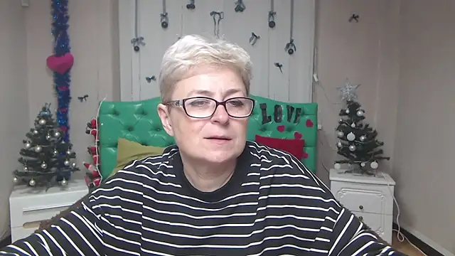 Snapshot of EmiliaGree chatting on 01.05.26 EmiliaGree online show from 01.05.26