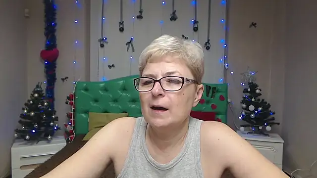 Snapshot of EmiliaGree chatting on 01.10.26 EmiliaGree online show from 01.10.26