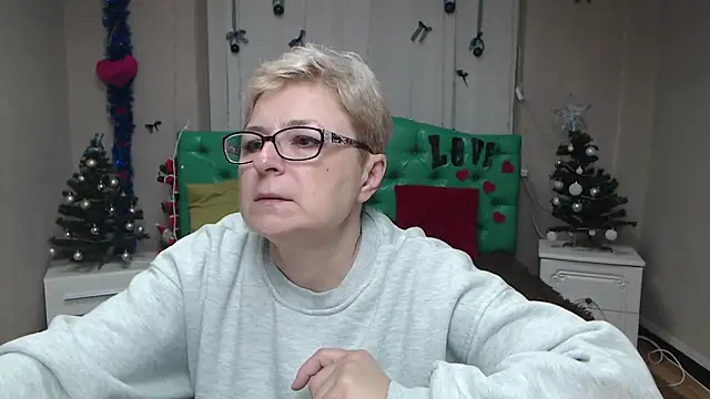 Snapshot of EmiliaGree chatting on 01.11.26 EmiliaGree online show from 01.11.26