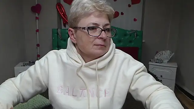 Snapshot of EmiliaGree chatting on 02.05.26 EmiliaGree online show from 02.05.26