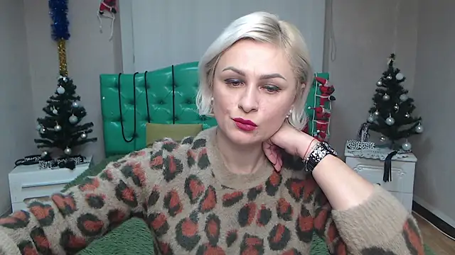 Snapshot of OliviaHorst chatting on 12.18.24 OliviaHorst online show from 12.18.24