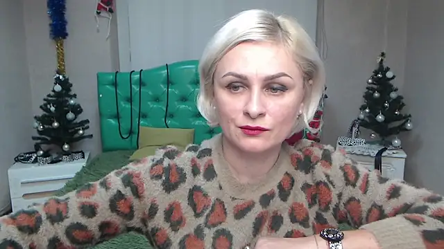 Snapshot of OliviaHorst chatting on 12.18.24 OliviaHorst online show from 12.18.24
