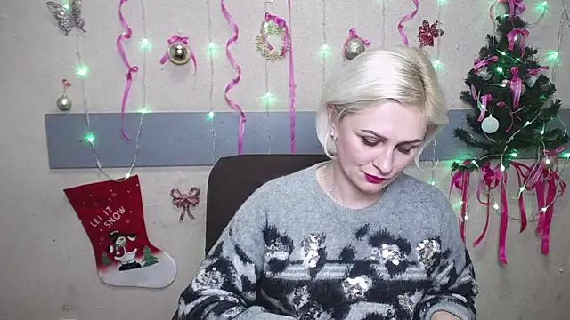 Snapshot of OliviaHorst chatting on 12.21.24 OliviaHorst online show from 12.21.24