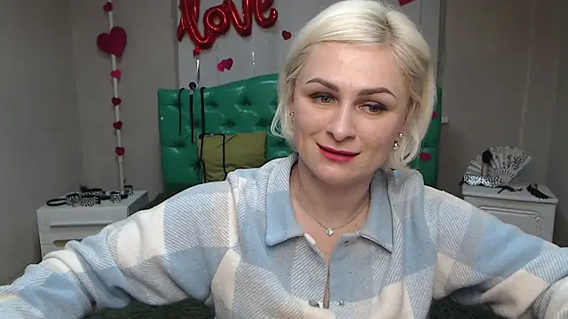 Snapshot of OliviaHorst chatting on 03.12.25 OliviaHorst online show from 03.12.25