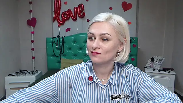 Snapshot of OliviaHorst chatting on 03.21.25 OliviaHorst online show from 03.21.25