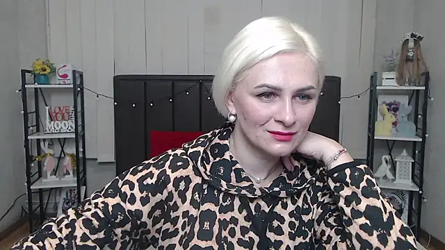 Snapshot of OliviaHorst chatting on 09.26.25 OliviaHorst online show from 09.26.25
