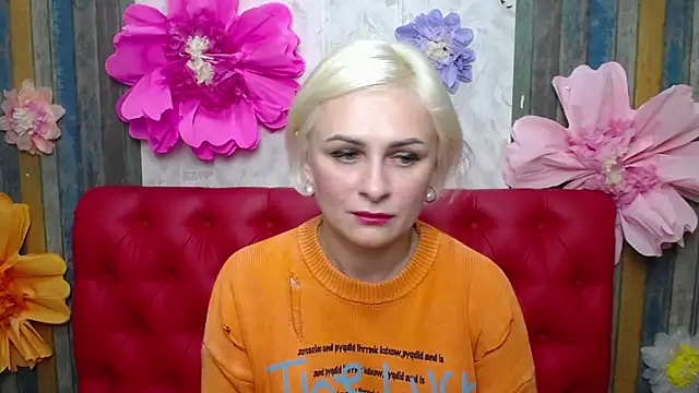 Snapshot of OliviaHorst chatting on 10.04.25 OliviaHorst online show from 10.04.25