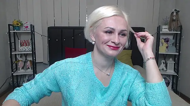 Snapshot of OliviaHorst chatting on 10.16.25 OliviaHorst online show from 10.16.25