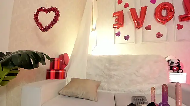 Snapshot of celestelewis chatting on 02.16.25 celestelewis online show from 02.16.25