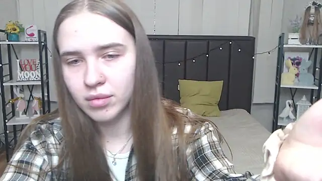 LauraHlot online show from 09.17.25