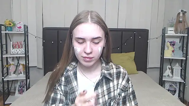 LauraHlot online show from 10.13.25