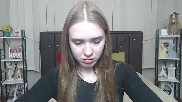 LauraHlot online show from 10.15.25