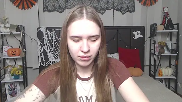 LauraHlot online show from 10.30.25