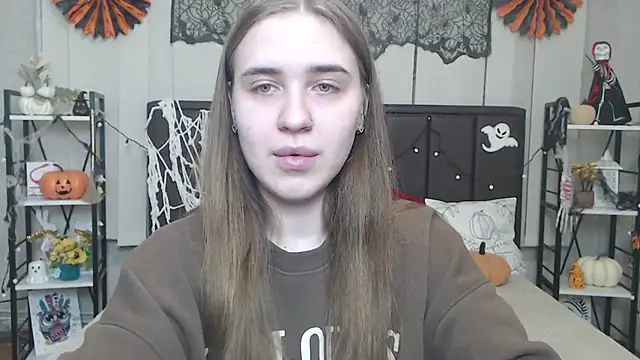 LauraHlot online show from 11.10.25