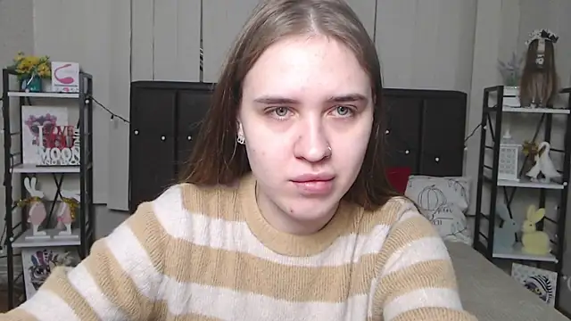 LauraHlot online show from 11.16.25