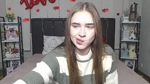 LauraHlot online show from 02.18.26