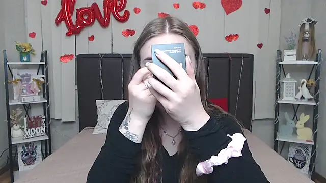 LauraHlot online show from 03.17.26