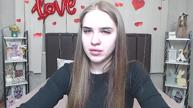 LauraHlot online show from 04.08.26