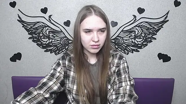 Snapshot of LauraHlot chatting on 04.22.26 LauraHlot online show from 04.22.26