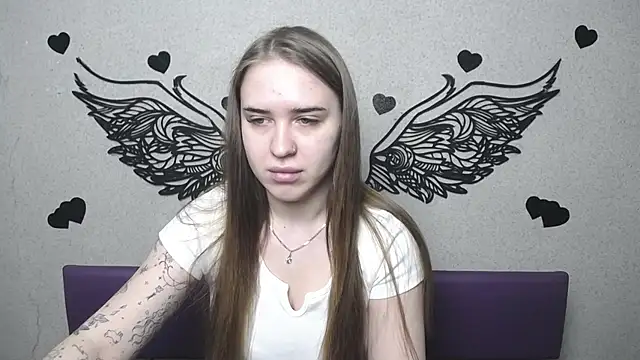 Snapshot of LauraHlot chatting on 04.26.26 LauraHlot online show from 04.26.26
