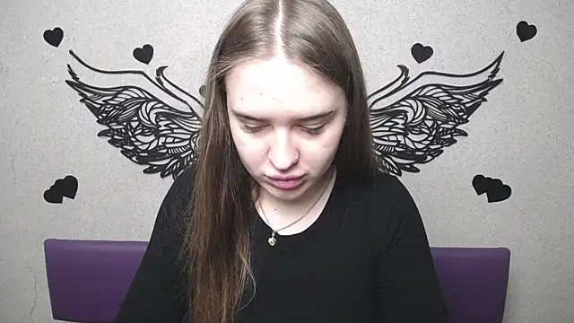 Snapshot of LauraHlot chatting on 04.28.26 LauraHlot online show from 04.28.26