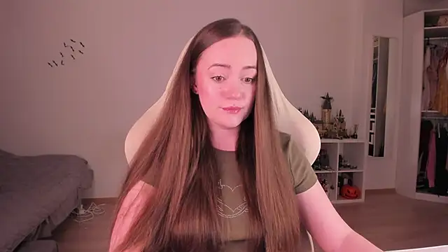 Snapshot of WalkingGirl chatting on 12.01.25 WalkingGirl online show from 12.01.25