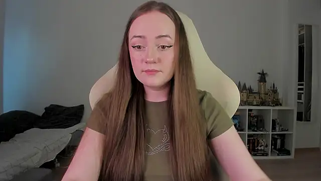 Snapshot of WalkingGirl chatting on 03.15.26 WalkingGirl online show from 03.15.26