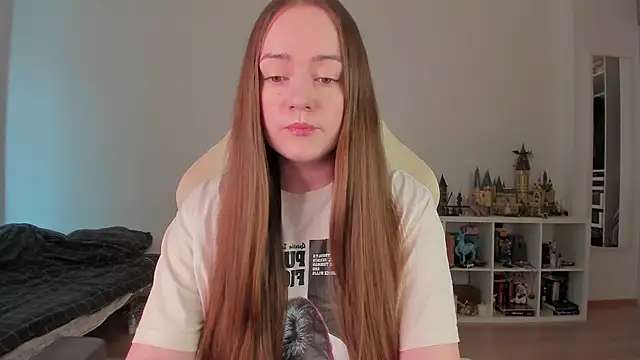 Snapshot of WalkingGirl chatting on 03.20.26 WalkingGirl online show from 03.20.26